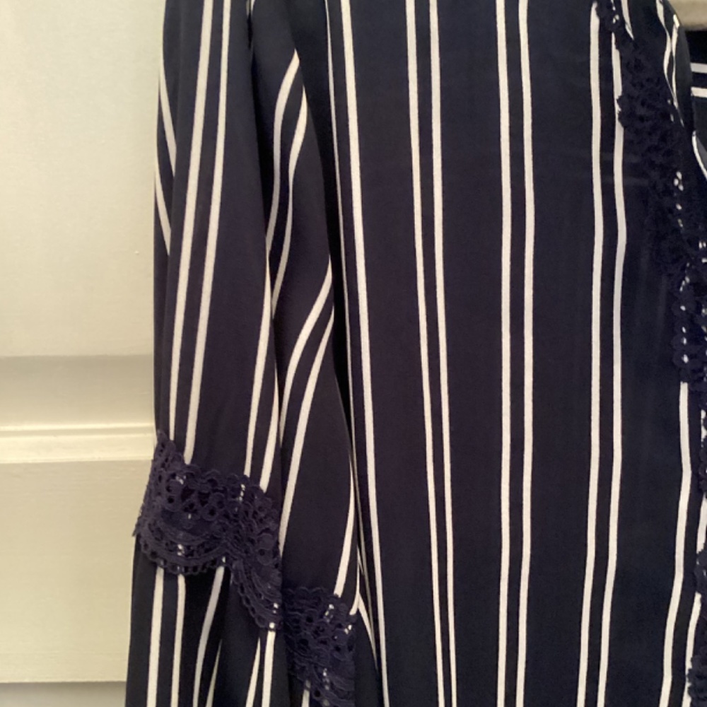 Michael Kors Tunic Blouse Navy White Stripe with Lace Trim - Picture 3 of 4